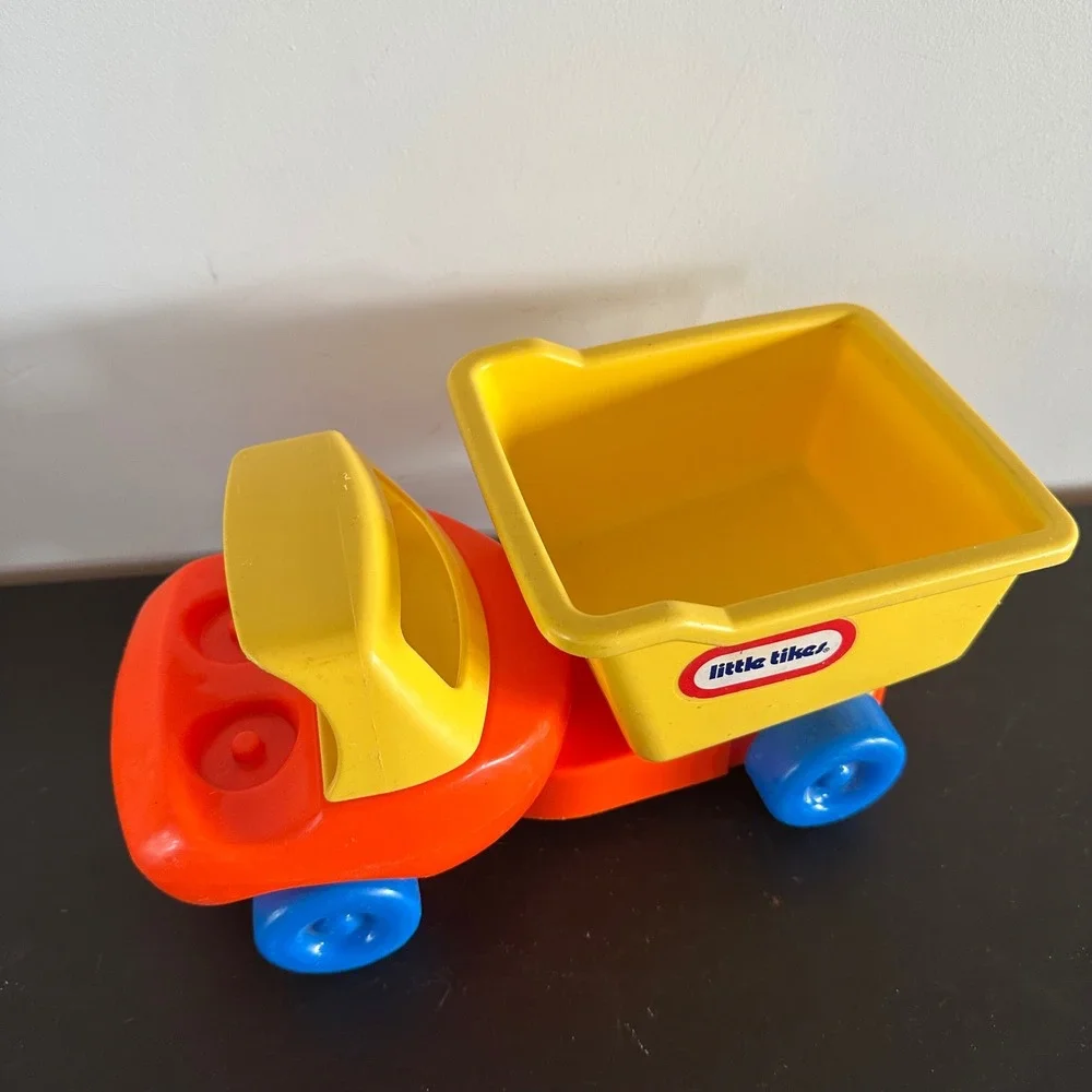 VTG Little Tikes Vintage Dump Truck Toddle Tots Plastic Toy Daycare Classroom
